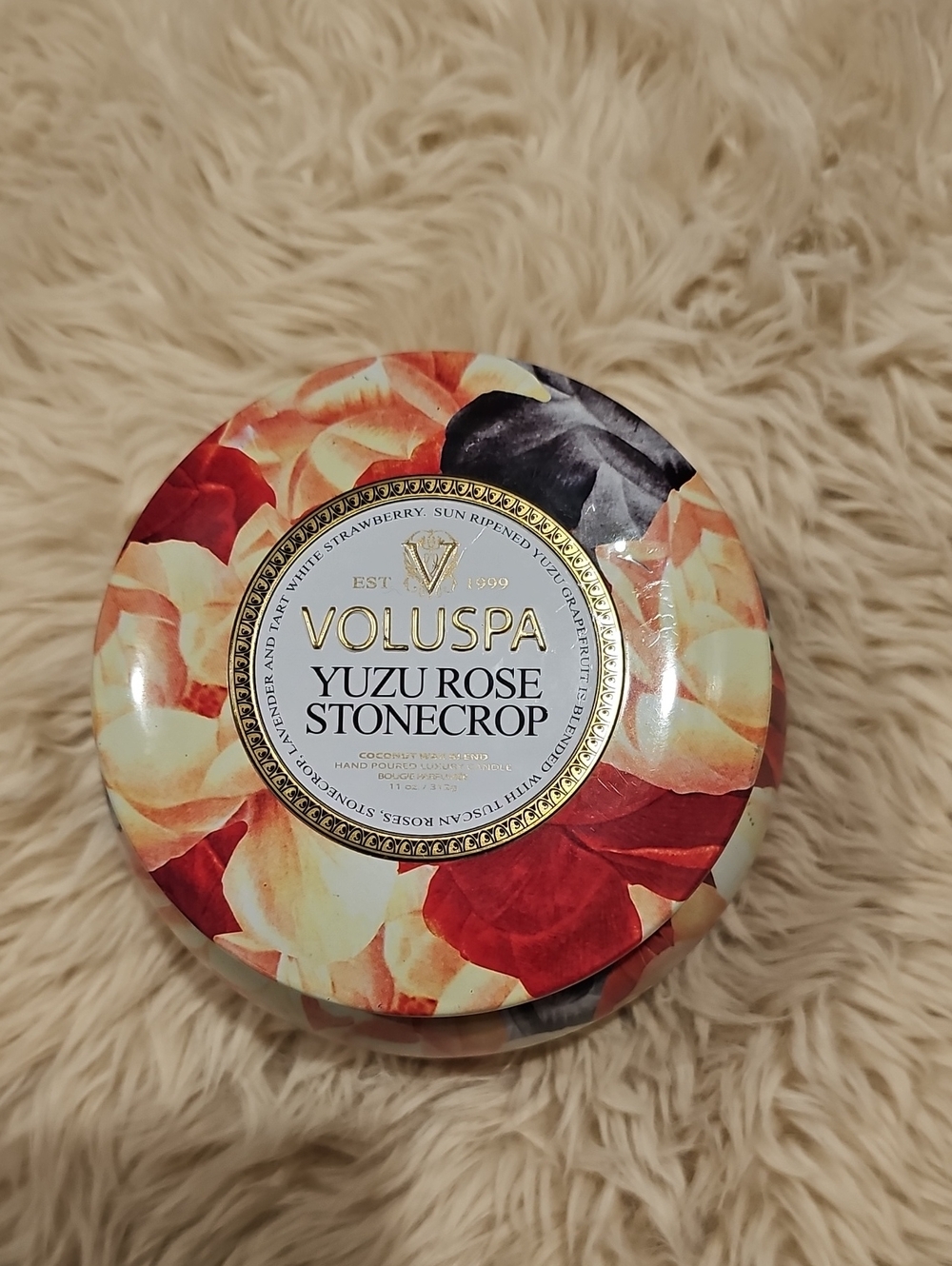 Voluspa Yuzu Rose Stonecrop Candle NWT  Minor Flaw